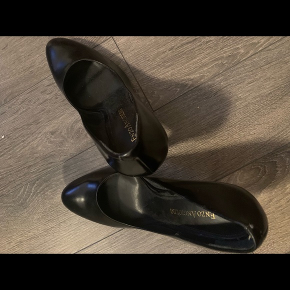 Size 7.5 black pumps by Enzo Angiolini - Picture 3 of 6